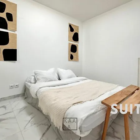 Kaala - Group Friendly And Paris With Free Parking Apartment