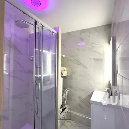 Kaala - Group Friendly And Paris With Free Parking Apartment