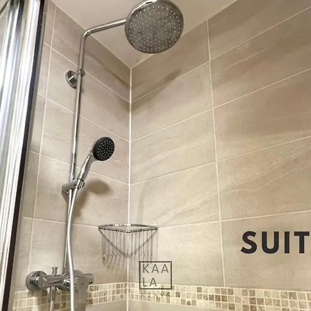 Kaala - Group Friendly And Paris With Free Parking Apartment